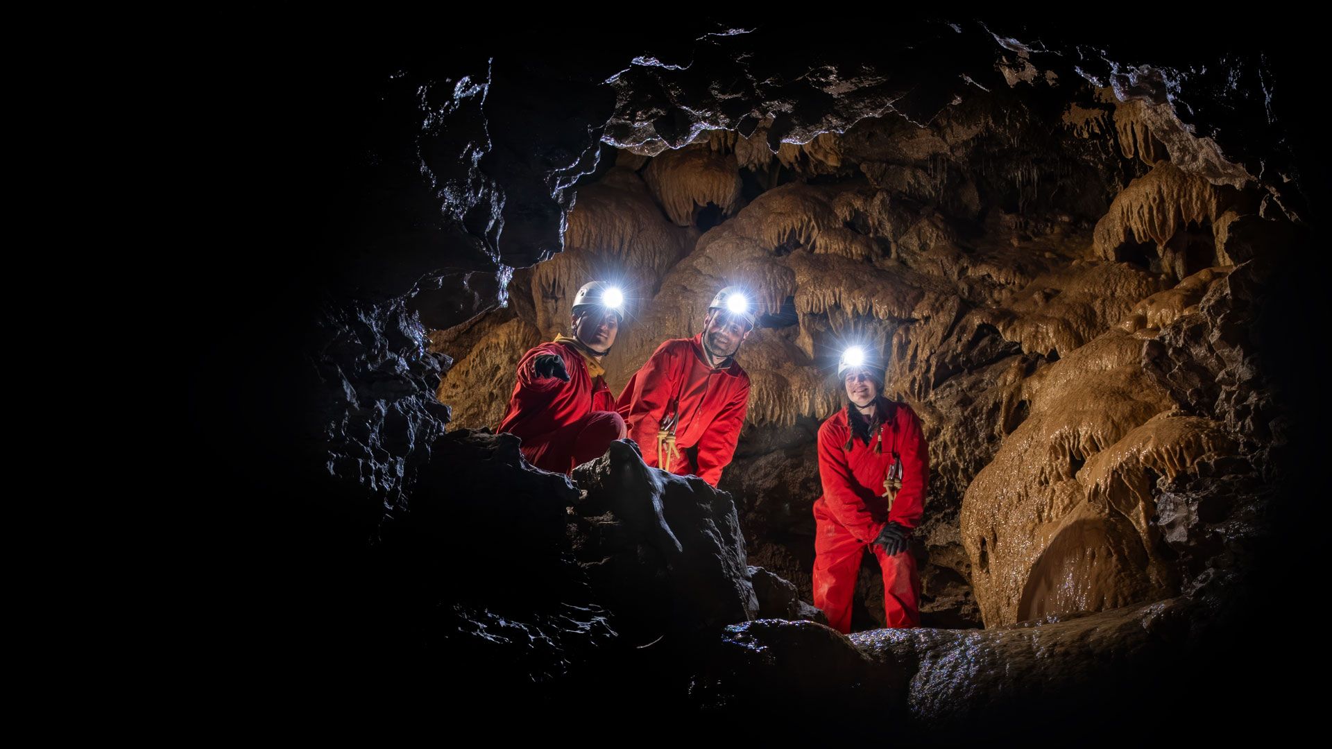 Group descending into the Grand Gallery of Rat's Nest Cave